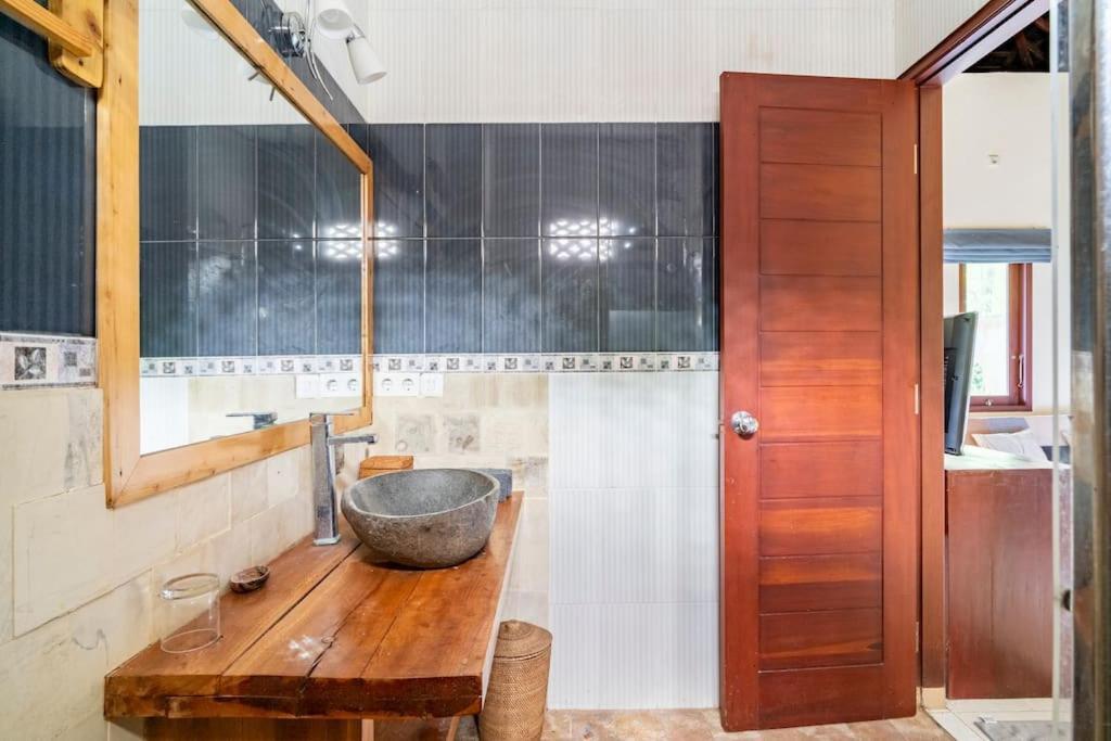 Villa Kenanga In Meninting By The Beach Mataram Ngoại thất bức ảnh