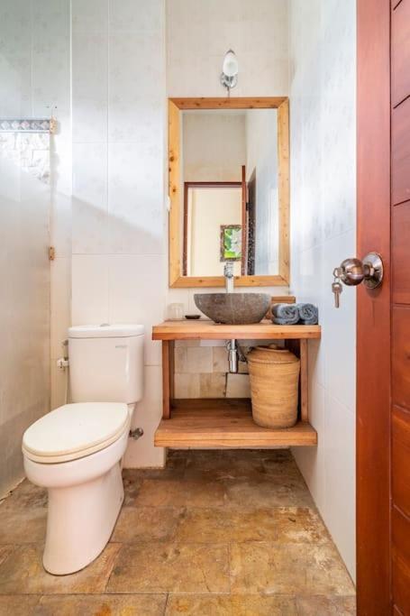 Villa Kenanga In Meninting By The Beach Mataram Ngoại thất bức ảnh