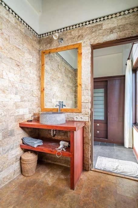 Villa Kenanga In Meninting By The Beach Mataram Ngoại thất bức ảnh