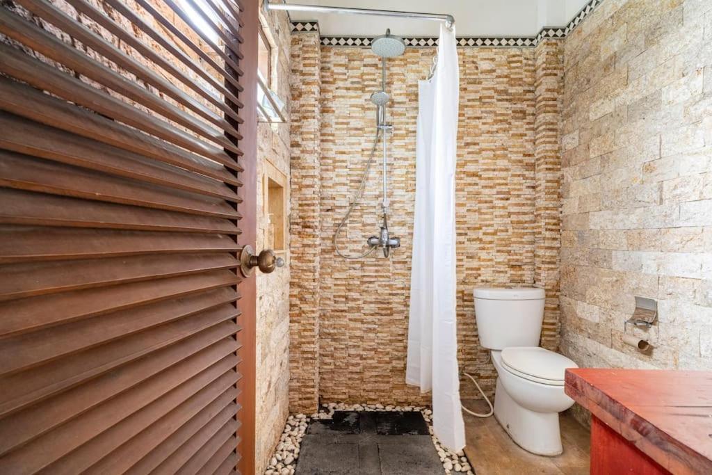 Villa Kenanga In Meninting By The Beach Mataram Ngoại thất bức ảnh