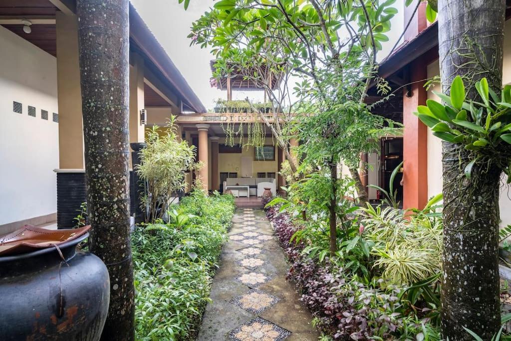 Villa Kenanga In Meninting By The Beach Mataram Ngoại thất bức ảnh