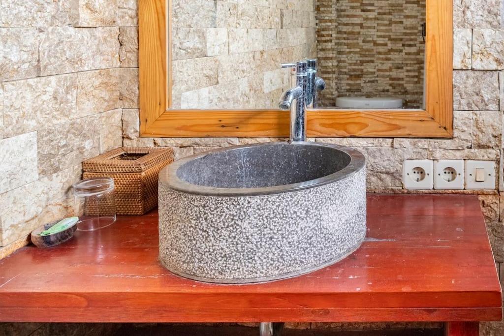 Villa Kenanga In Meninting By The Beach Mataram Ngoại thất bức ảnh