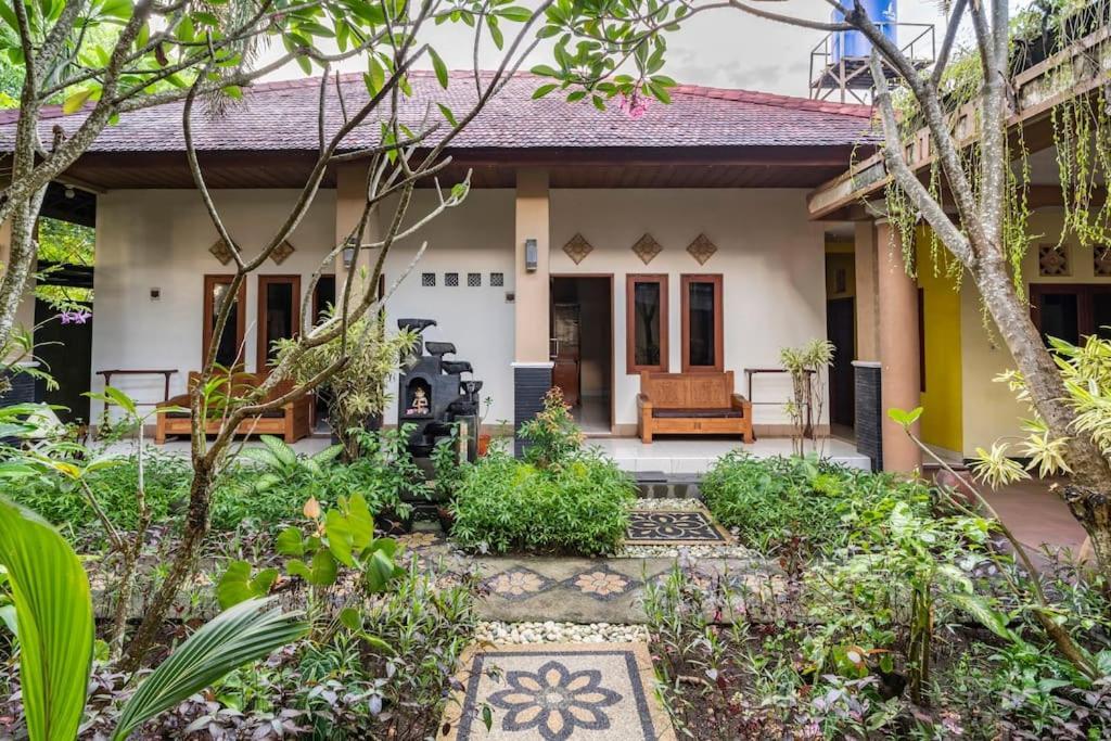 Villa Kenanga In Meninting By The Beach Mataram Ngoại thất bức ảnh